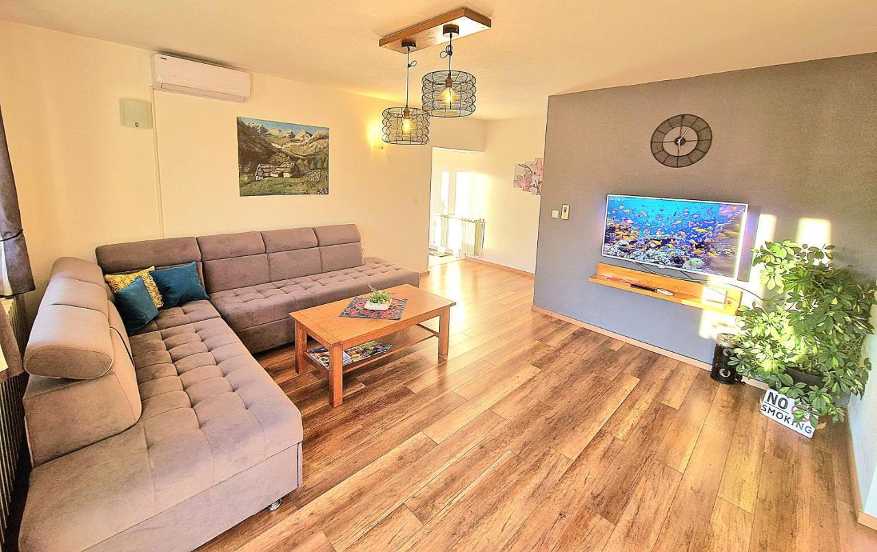 Holiday Home Melani Sinac Exterior photo