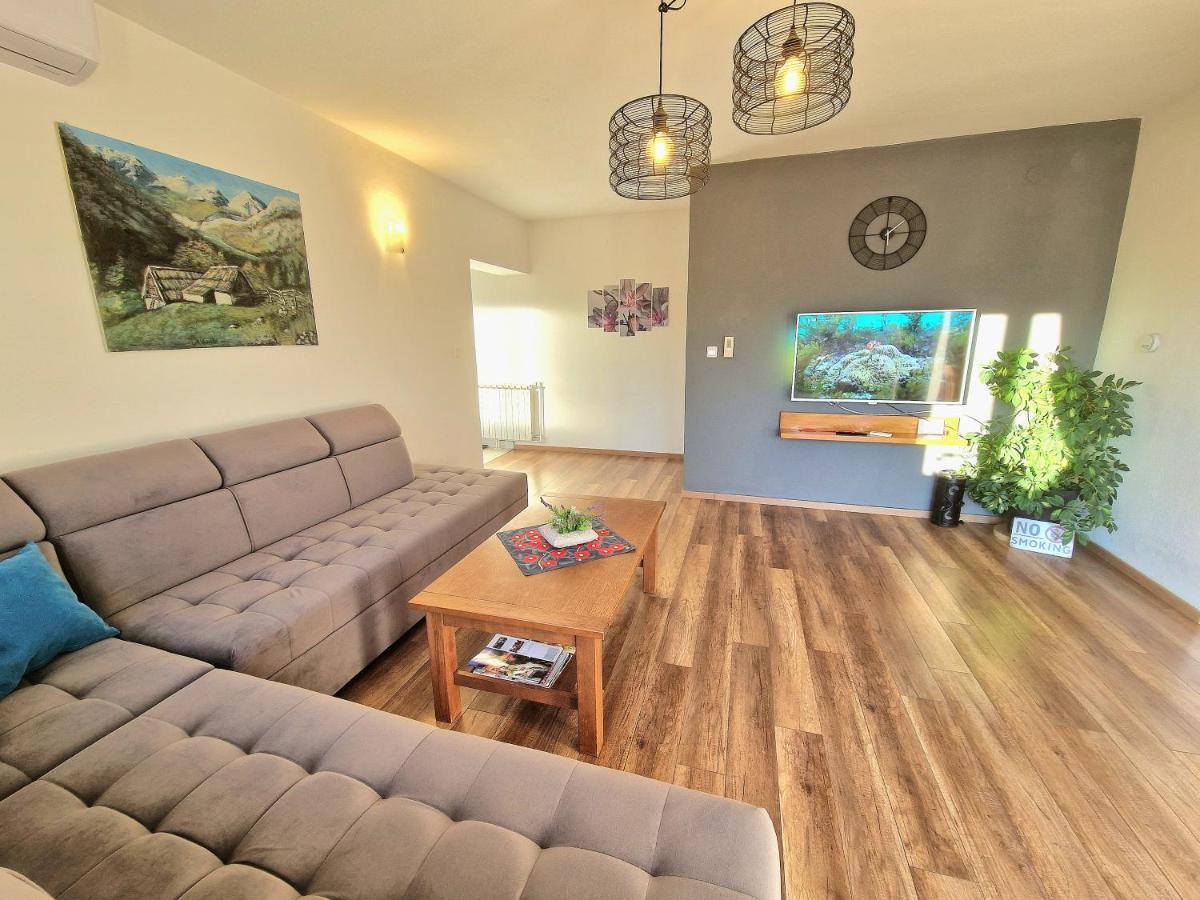 Holiday Home Melani Sinac Exterior photo